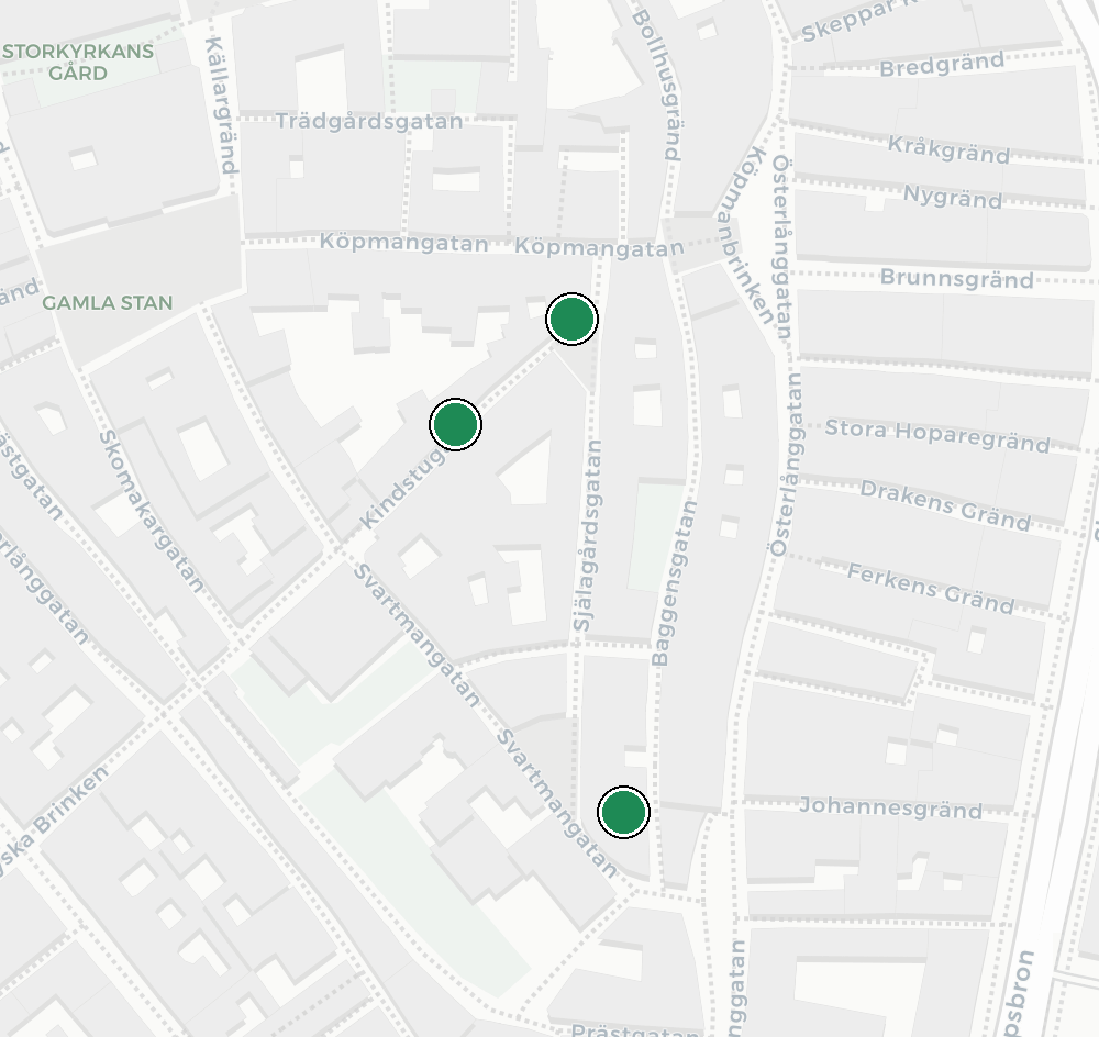 Karta över Gamla stan i Stockholm med de tre verksamheterna utmärkta: Helhjärtat på Svartmangatan 27, The Artres Stiftelse på Kindstugatan 2 och Theartre AB på Kindstugatan 10.